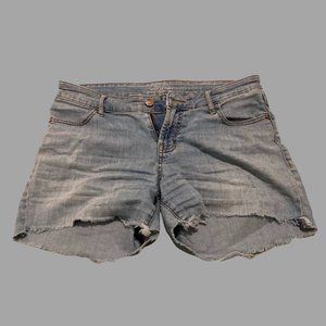 Cute/well-worn cut-off GAP shorts.